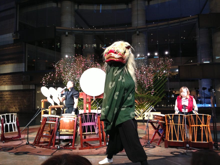 獅子舞と太鼓　福岡